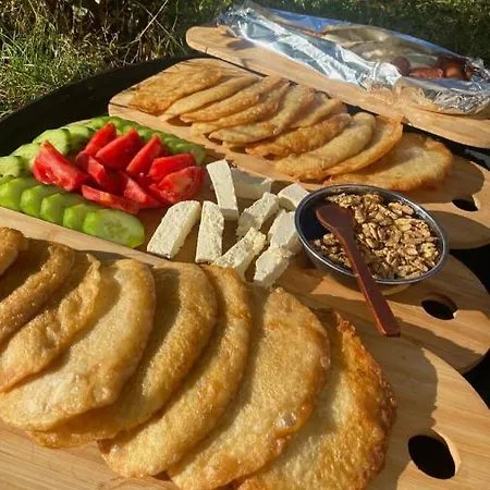Bujtina Oxhaku I Docit 3* Peshkopi