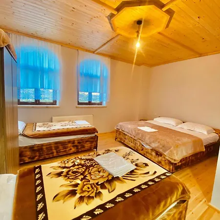 Bujtina Oxhaku I Docit 3*