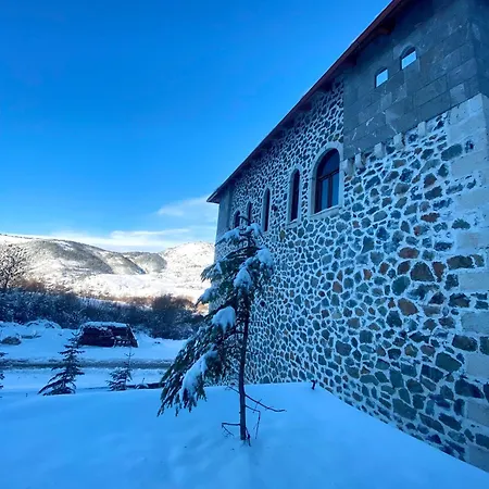 Bujtina Oxhaku I Docit 3* Peshkopi
