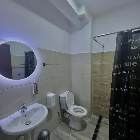 Bujtina Oxhaku I Docit 3*