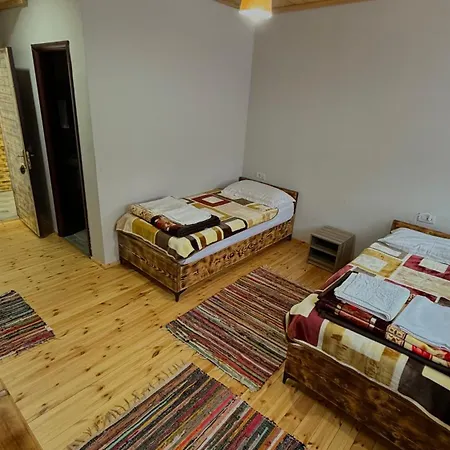 Bujtina Oxhaku I Docit 3*