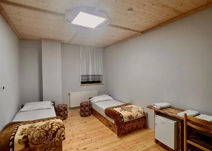 Bujtina Oxhaku I Docit 3*